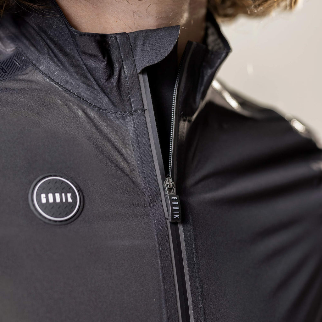 CHAQUETA LIGERA IMPERMEABLE PLUVIA UNISEX TRUE BLACK