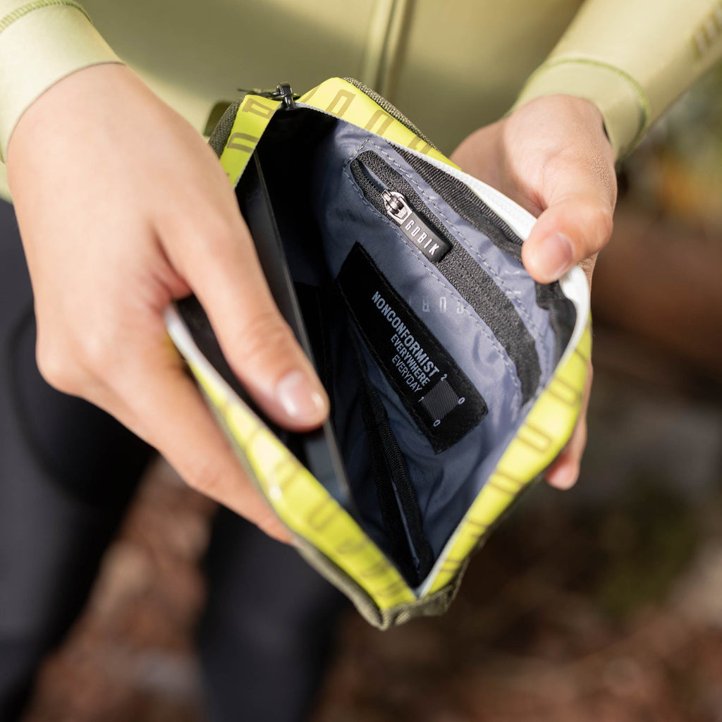 FUNDA DE MOVIL ESSENTIAL ARMY
