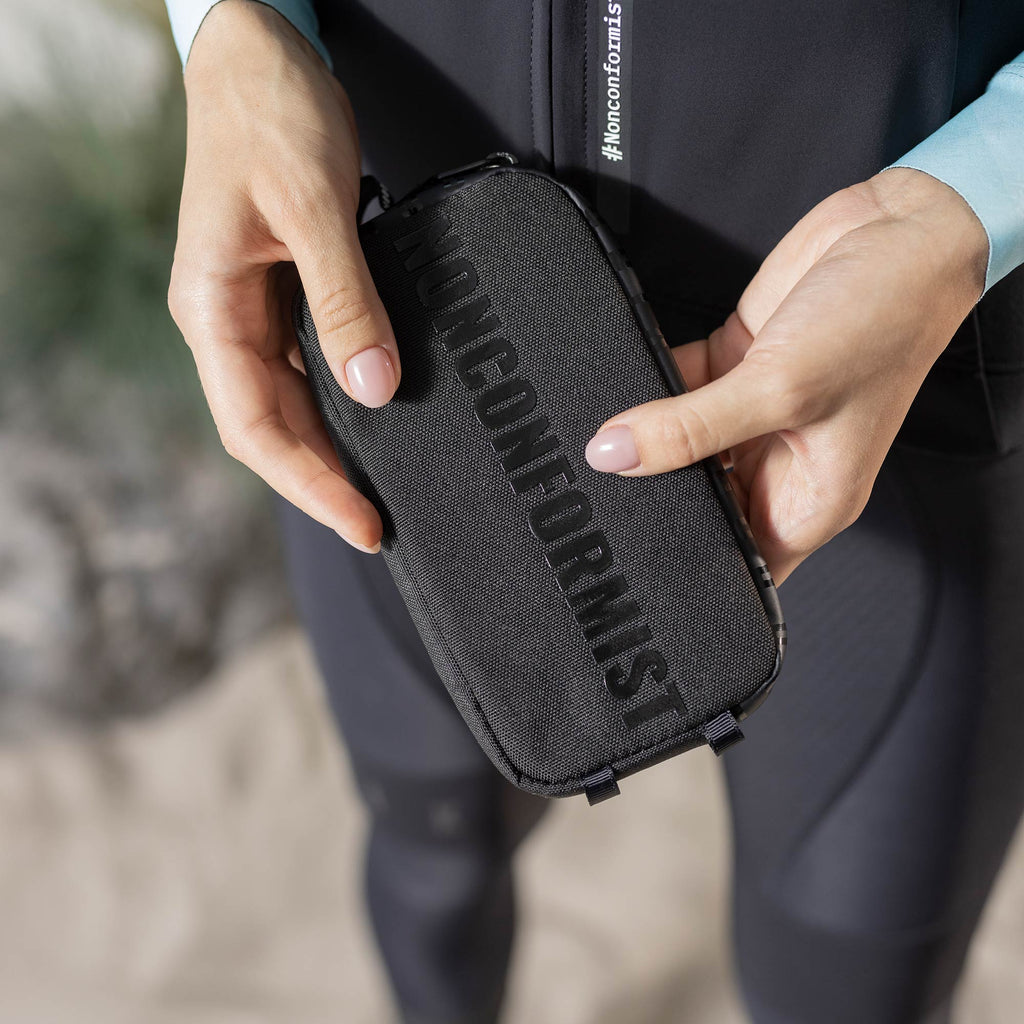 FUNDA DE MOVIL ESSENTIAL TRUE BLACK