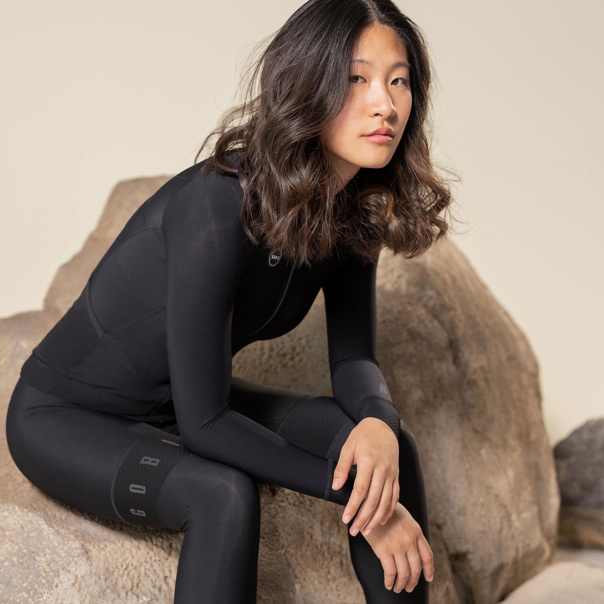 MAILLOT MANGA LARGA PACER SOLID MUJER JET BLACK